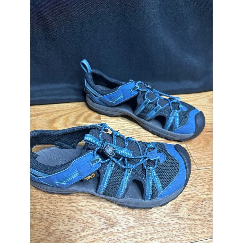 Teva Youth Water Sandals Blue Size 4 Bungee Cord Lace System Closed Toe Outdoors